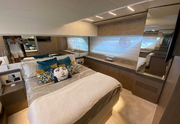 Ferretti Yachts 550 - Master Cabin