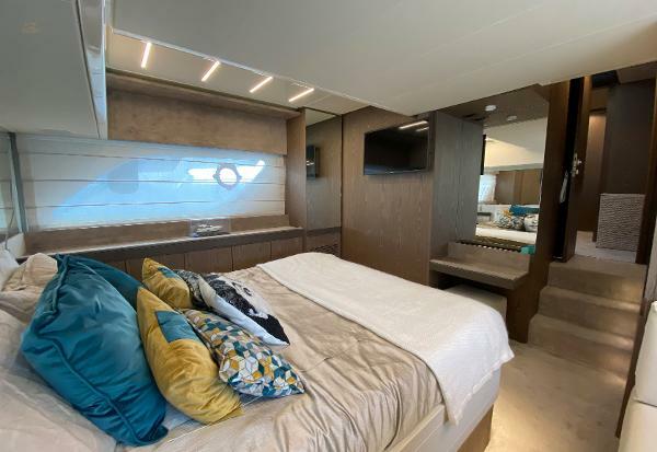 Ferretti Yachts 550 - Master Cabin