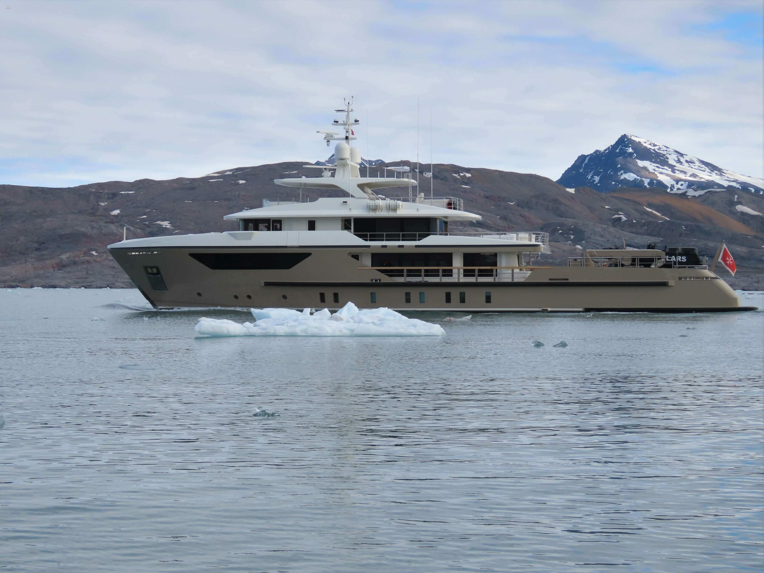 Sanlorenzo-500Exp-136-motor-yacht-yacht-for-sale-exterior-image-Lengers-Yachts30-1-scaled.jpg