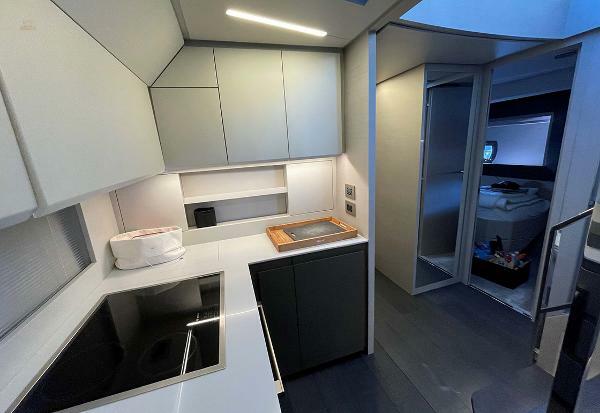 Pershing 7X - Galley