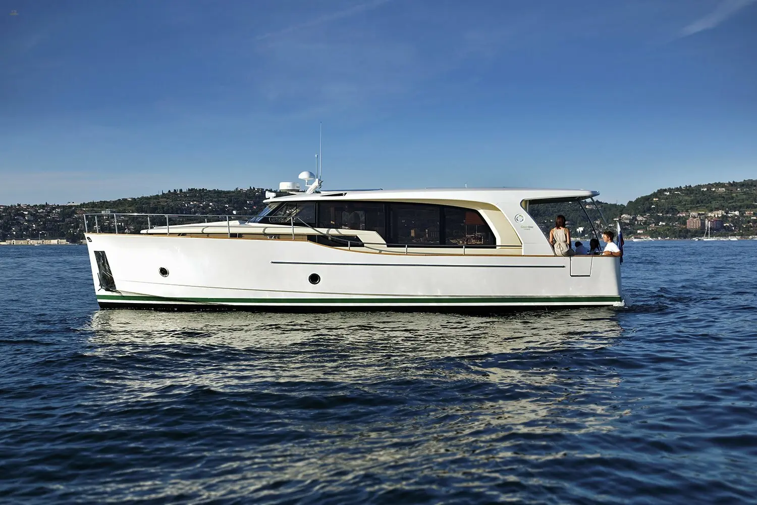 yachts-99363-greenline_40_ex_05_0.webp