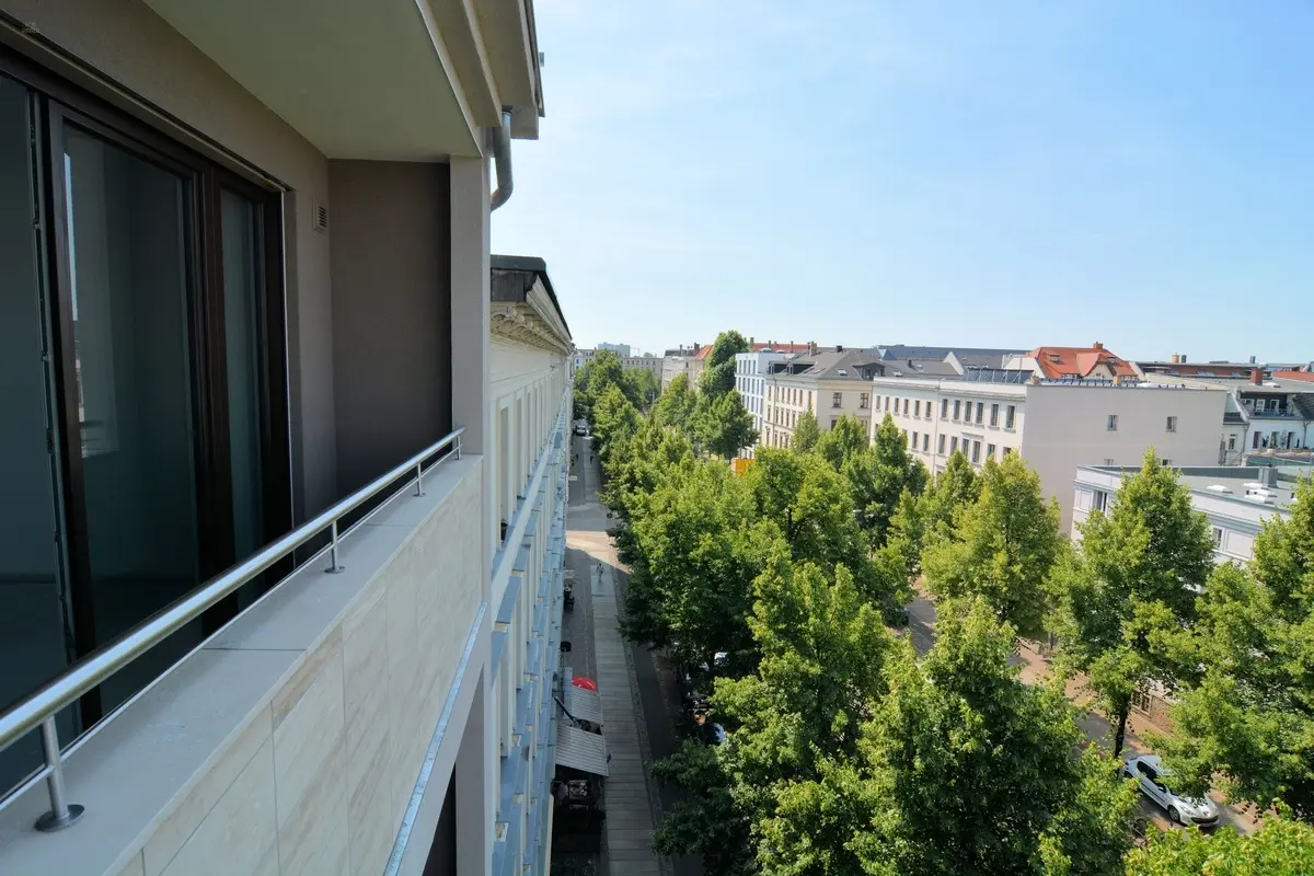 Blick vom Balkon in die Waldstraße