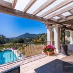 Terrasse mit Blick auf den Garten