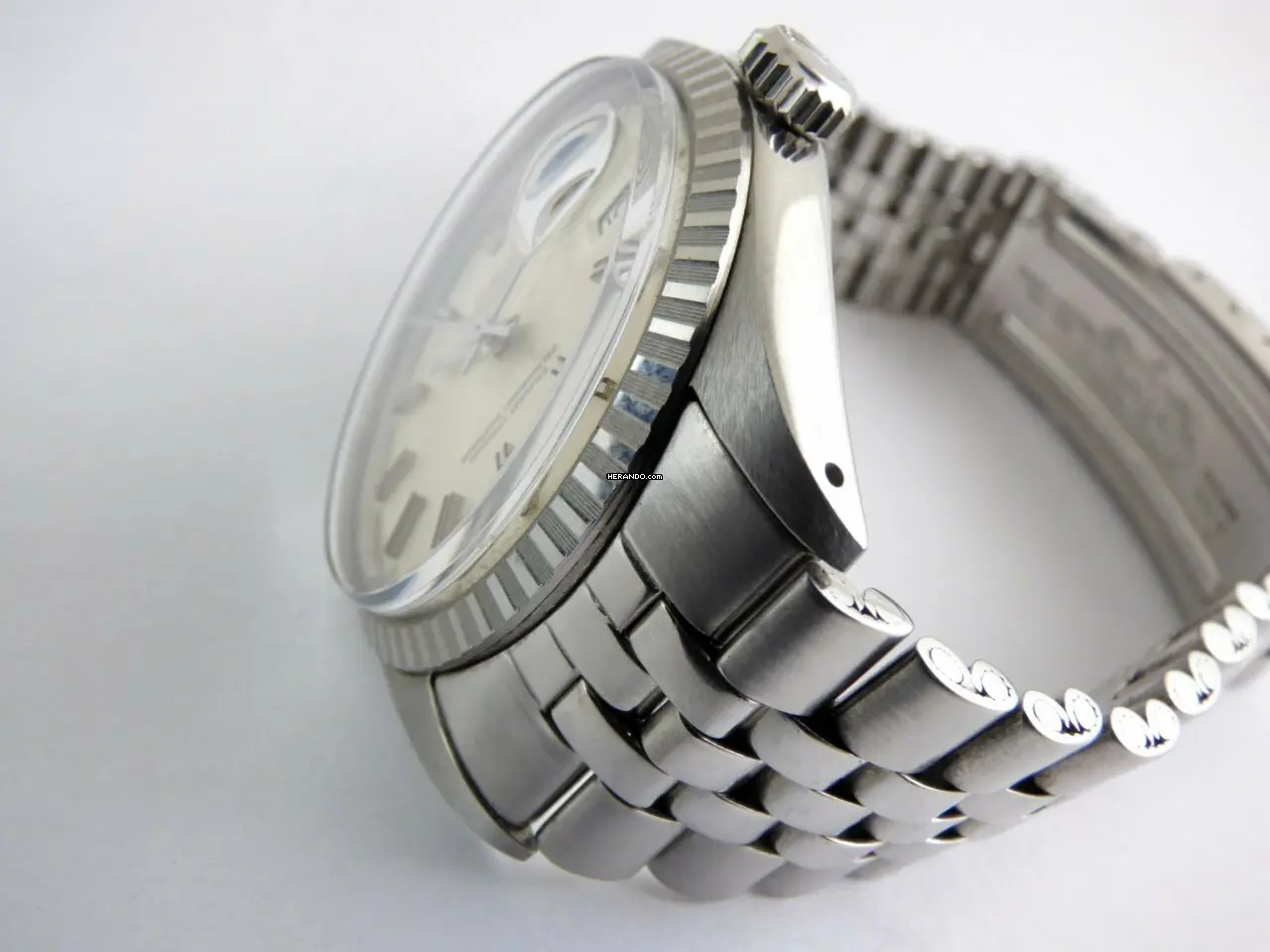 watches-324862-28019440-32a672fu2vt14nenp1yb19tr-ExtraLarge.webp