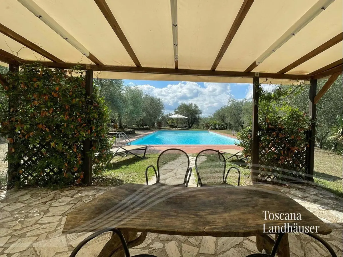 RIF 2936 Pergola mit Blick zum Pool