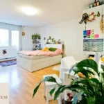 Schlafzimmer 1 straßenseitig ruhig und hell