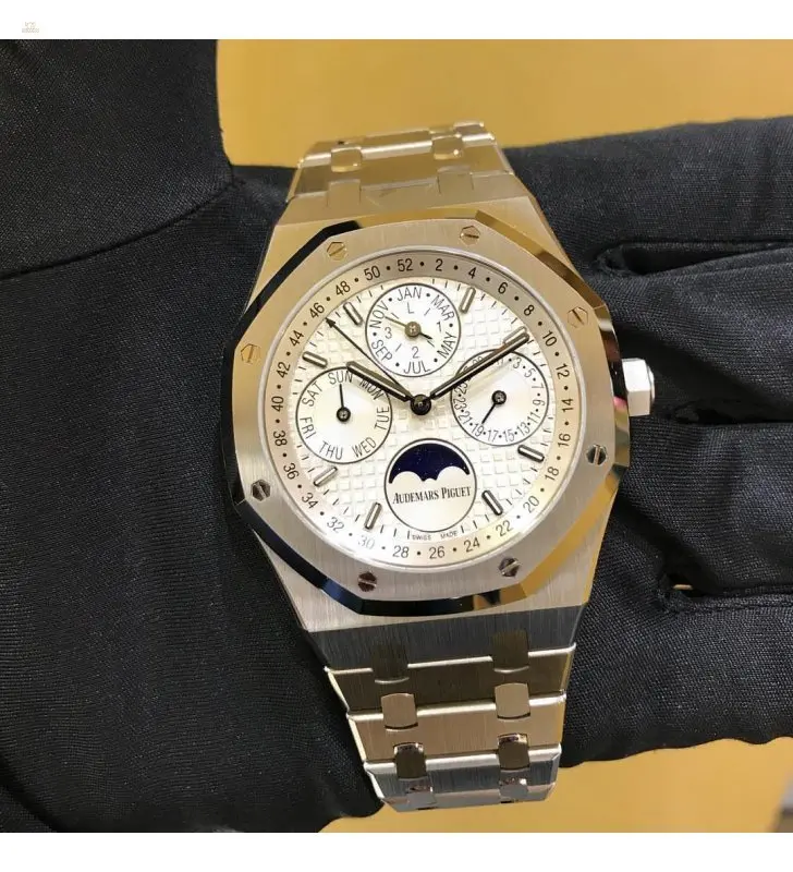 watches-242488-33727842_418106755331724_5296434256451469312_n-728x800.webp