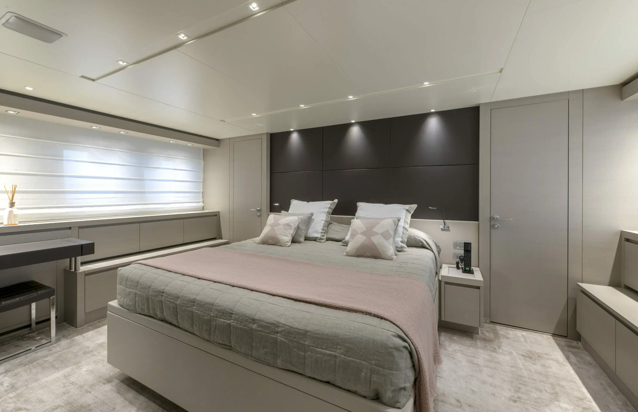 Sanlorenzo-SL86-676-motor-yacht-for-sale-interior-image-Lengers-Yachts-7-scaled.jpg