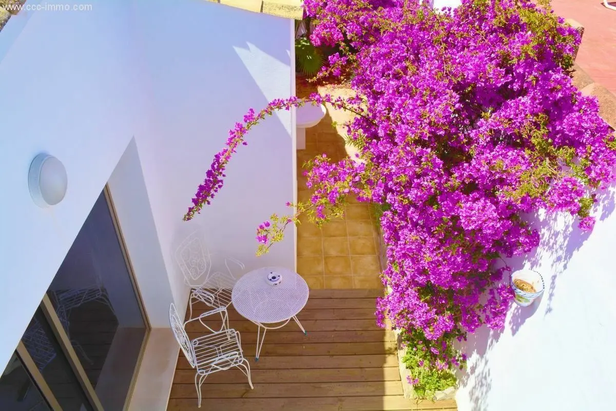 Blick von der Dachterrasse in den Innenhof