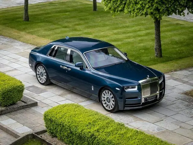 cars-28657-Phantom_20.webp