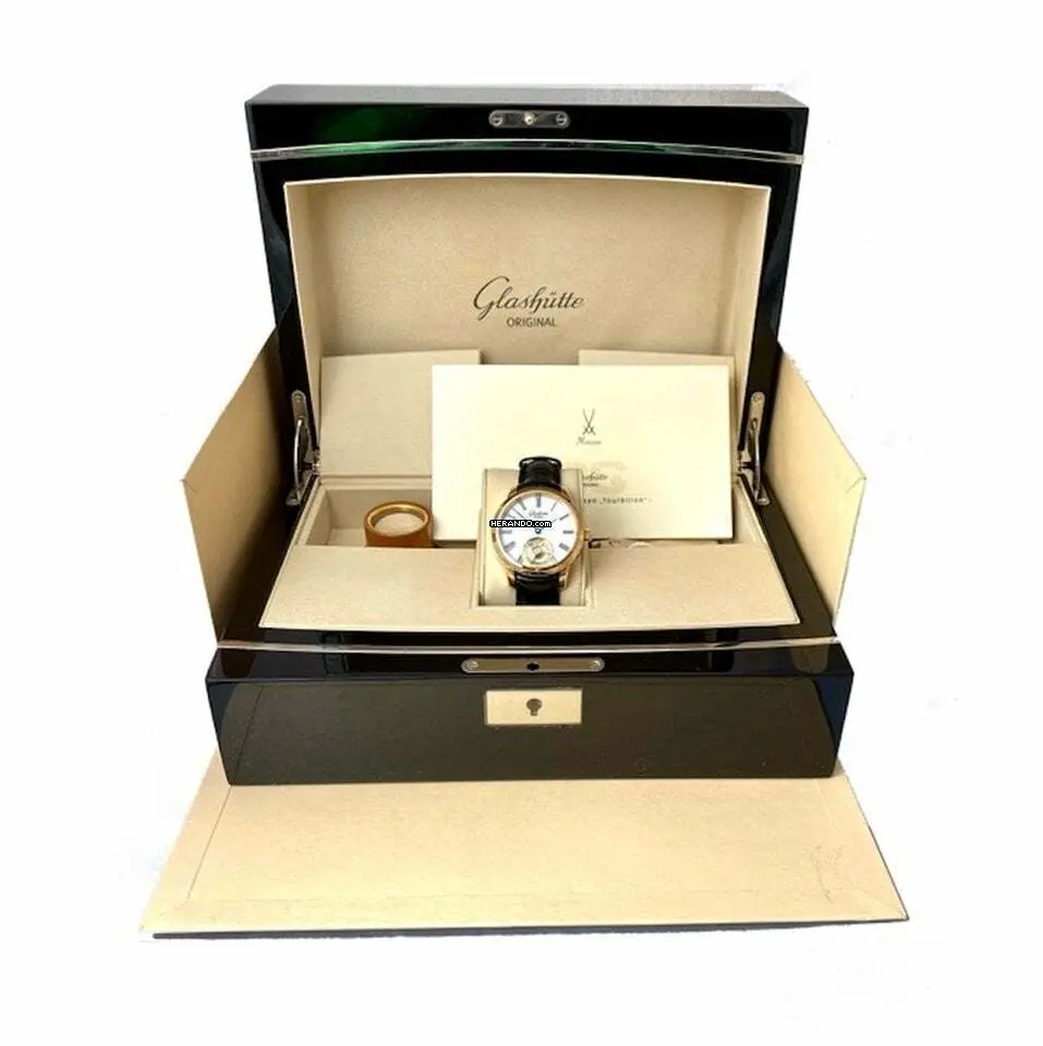 watches-346089-30278463-g4dillo7ntatue52xf9m42ft-ExtraLarge.webp