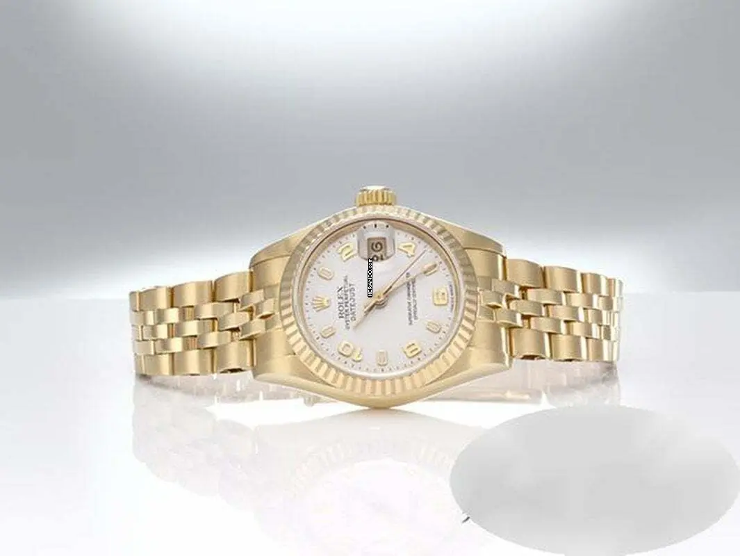 watches-346357-30287723-350dmxmaxrektgneaj70gjhe-ExtraLarge.webp