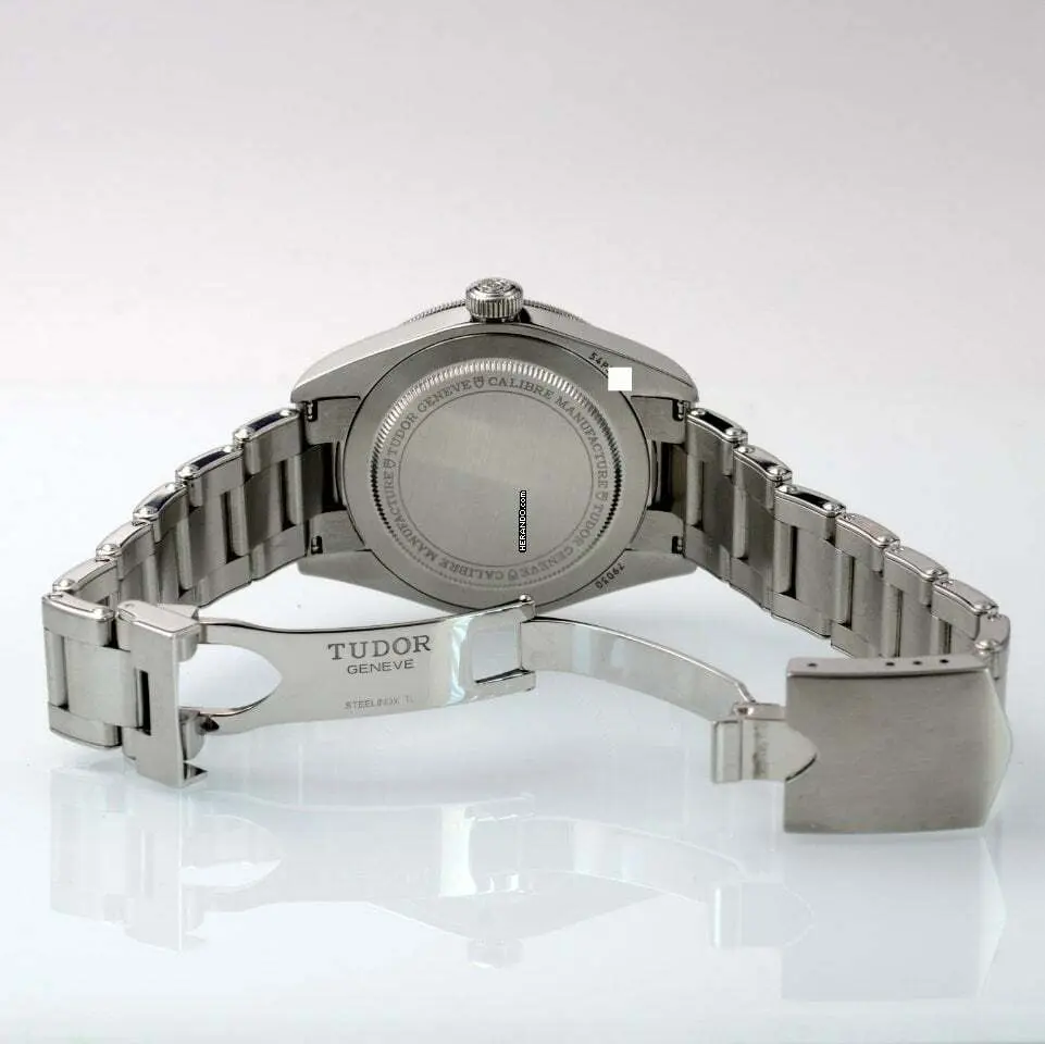 watches-347514-30461607-7mjx4b5uopnb5z4xyzzmkc7l-ExtraLarge.webp